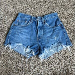 501 Levi shorts